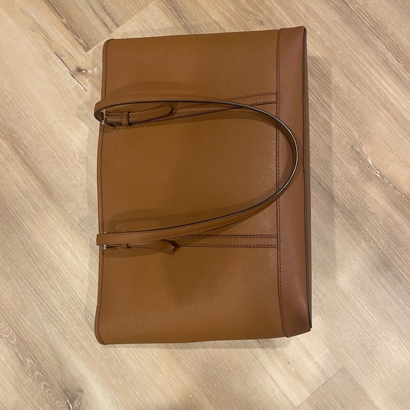 Micheal Kors Large Brown Saffiano Zip Tote - Picture 5 of 13